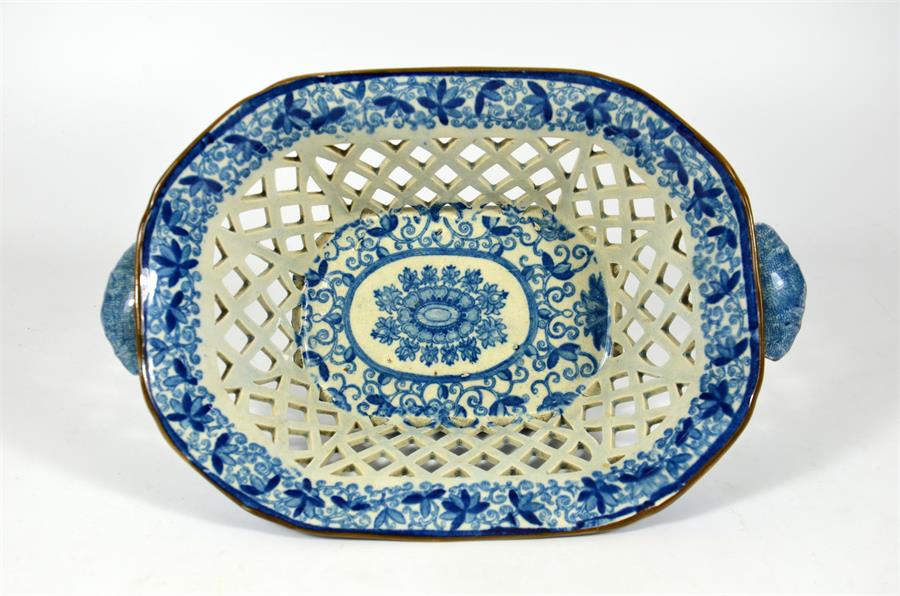 A pearlware blue and white basket on stand - Image 3 of 4