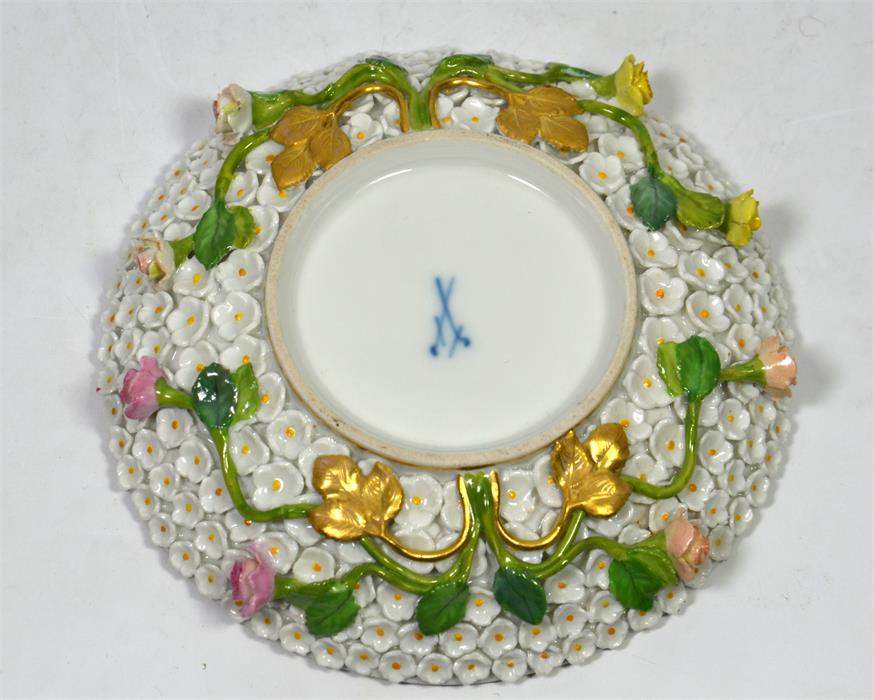 A Meissen ‘Snowball’ (‘Schneeballen’) cup and saucer - Image 3 of 3