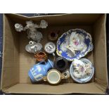 Mixed tray lot of pottery, including Continental and English items