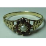 9CT GOLD PEARL & RED STONE RING 1.6G