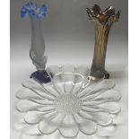 DARTINGTON GLASS DAISY PLATE, CARNIVAL GLASS & ART GLASS VASES