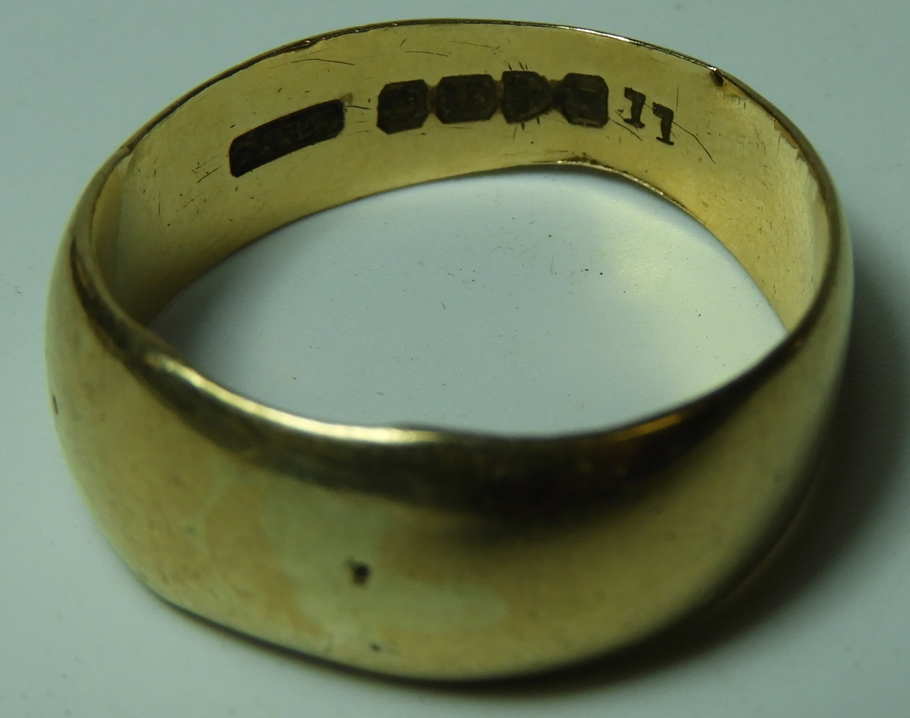 18CT GOLD BAND RING 7.52G
