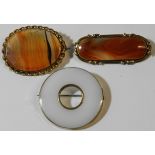 3 VICTORIAN AGATE & CHALCEDONY SET BROOCHES