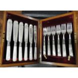 OAK CASED FISH CUTLERY