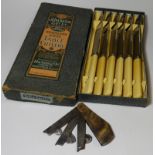 BOX SET TURTON & CO DINNER KNIVES + BLOOD LETTING TOOL