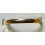 9CT GOLD BAND RING 2.02g