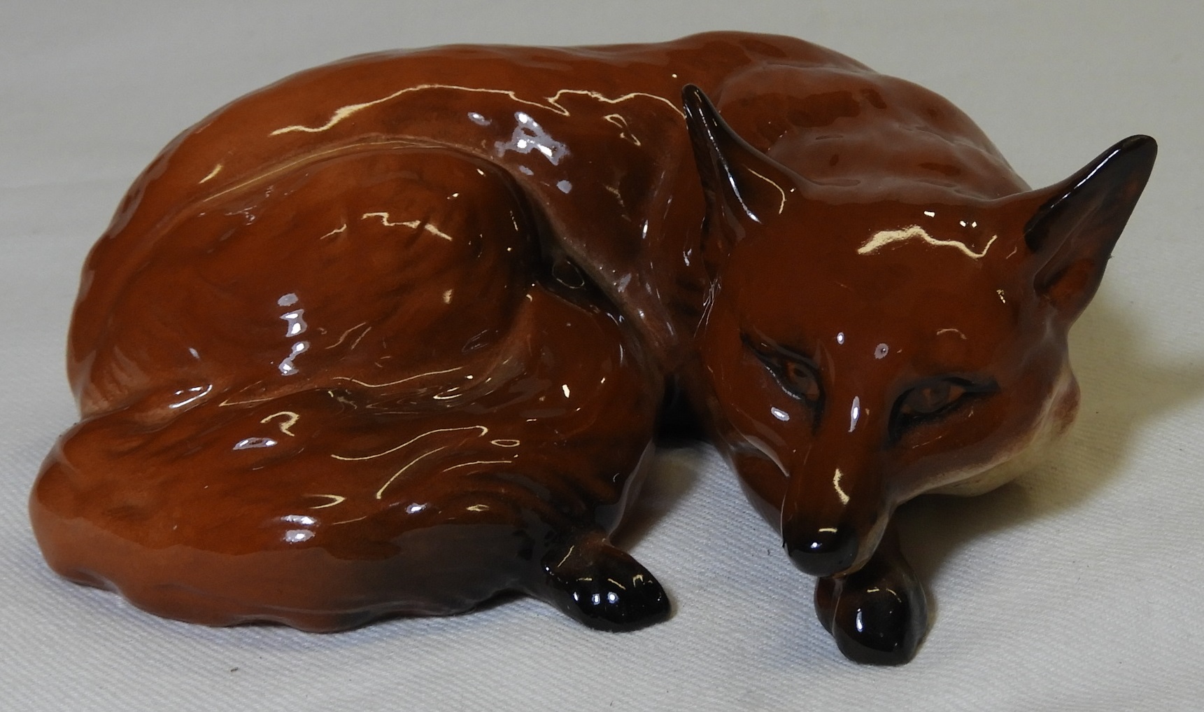 BESWICK RECLINING FOX 1917