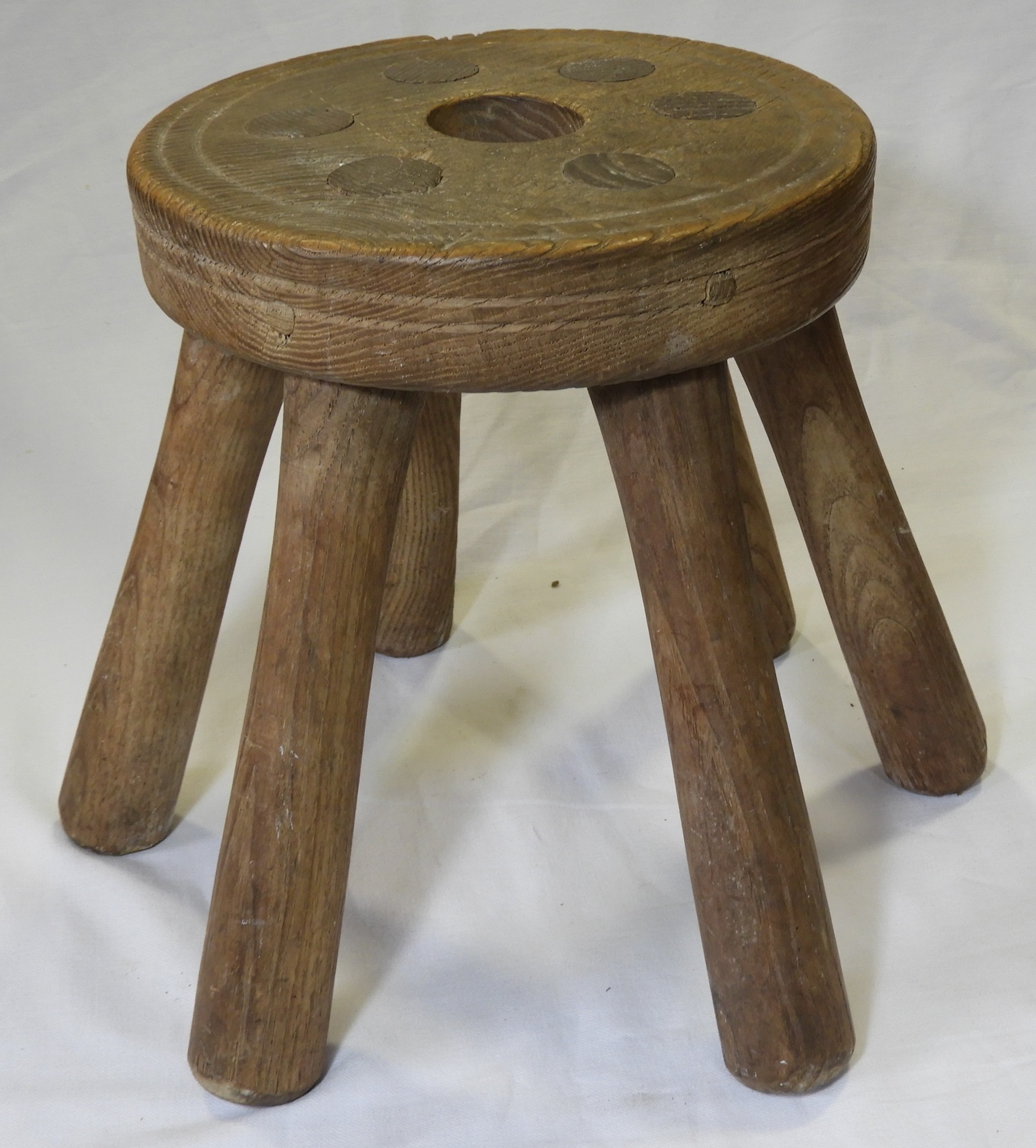 MILKING STOOL WITH 6 LEGS