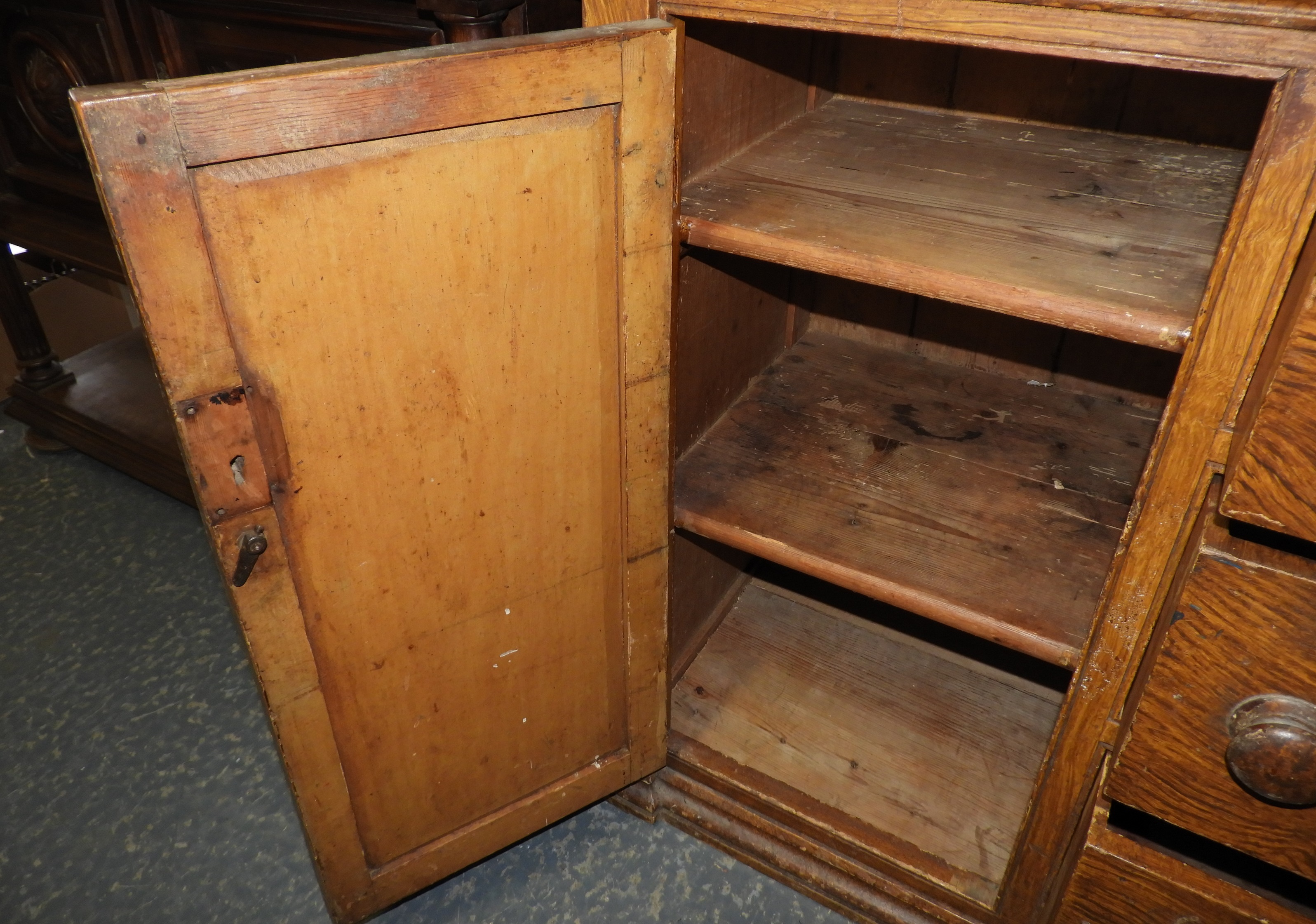 COUNTRY STAINED PINE KITCHEN DRESSER - Image 4 of 9