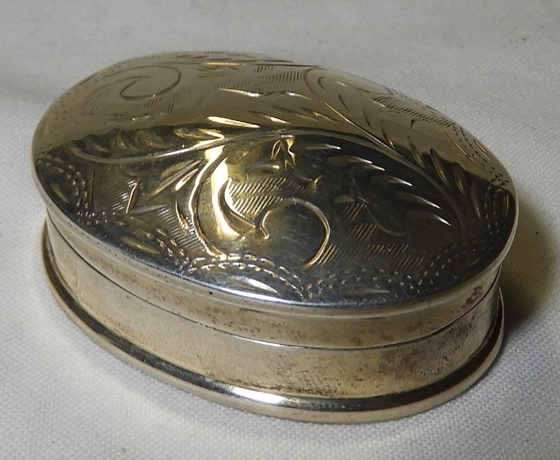 ETCHED OVAL SILVER PILL BOX 15.9G