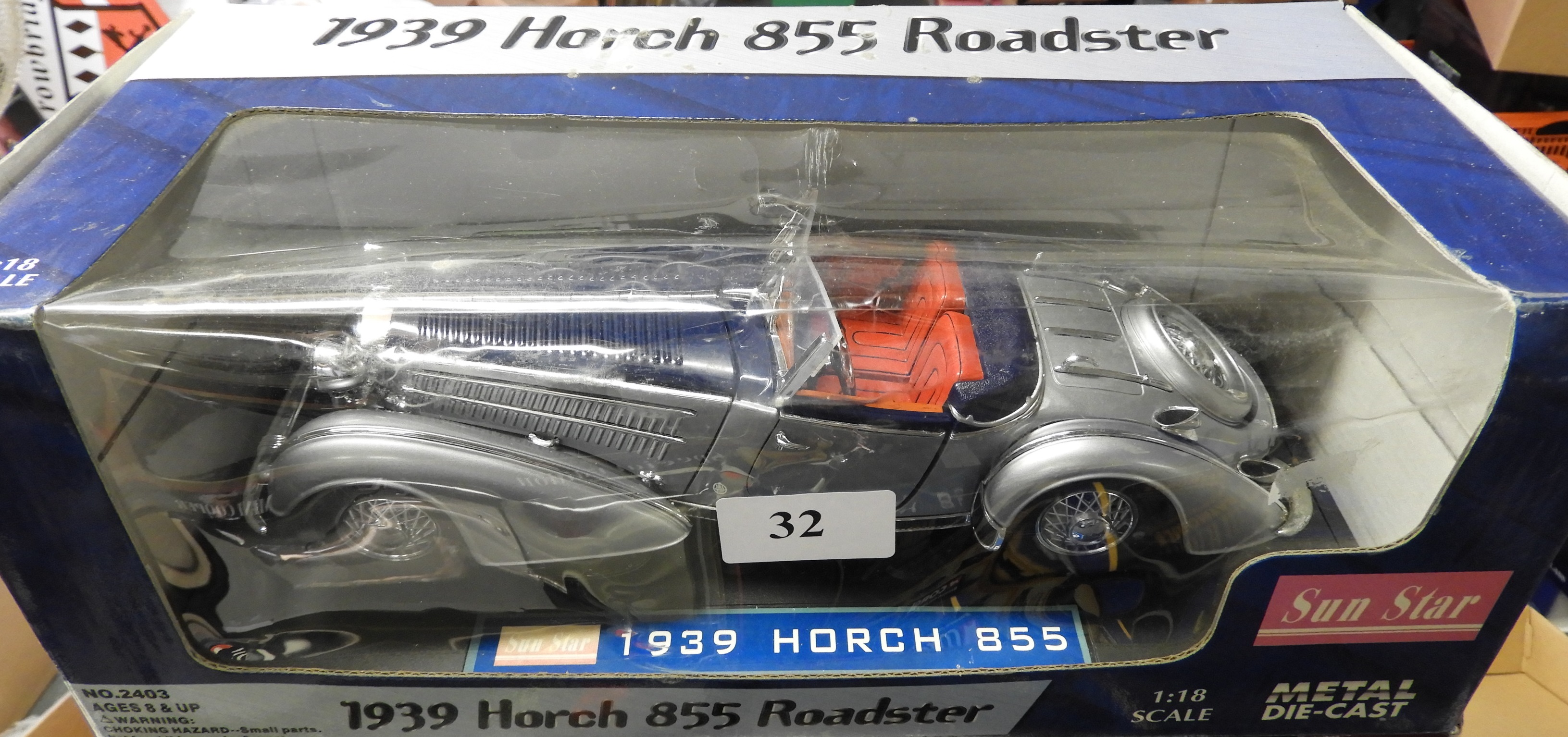 SUN STAR 1:18 DIECAST 1939 HORCH 855 ROADSTER (BOXED)