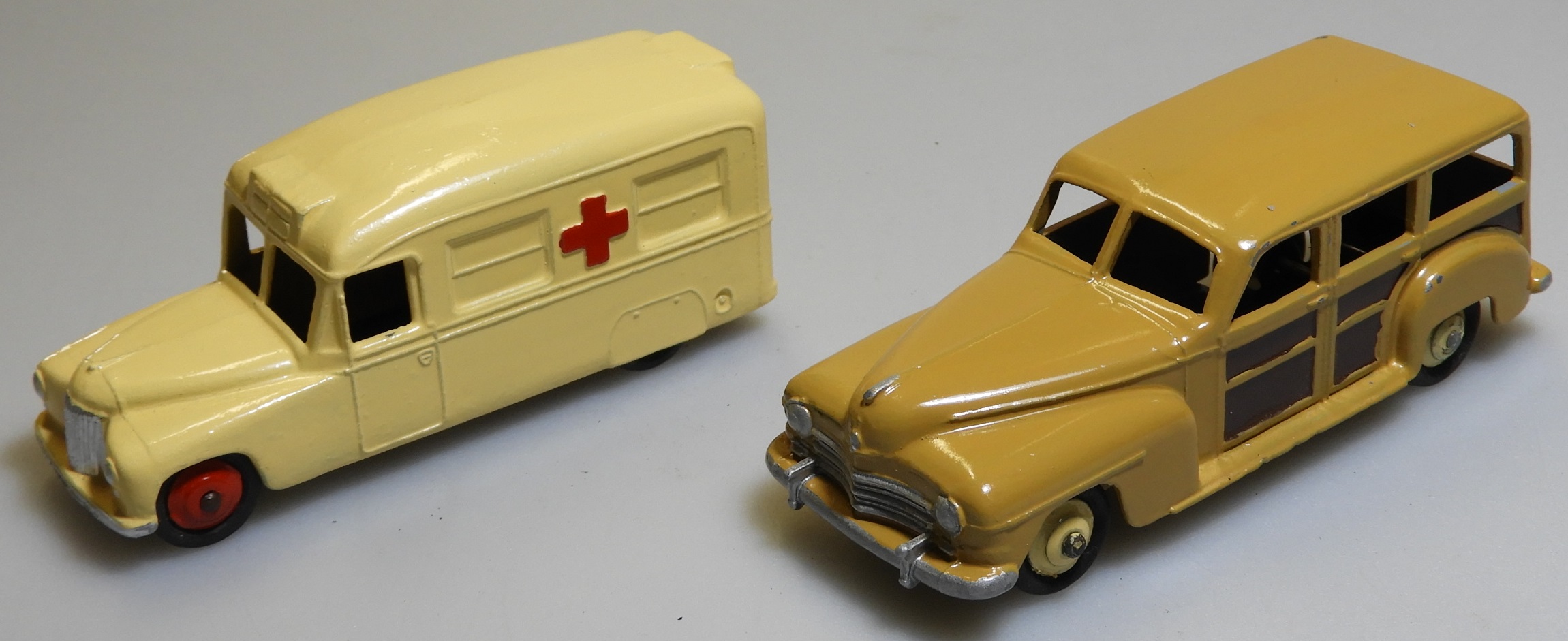 DINKY 30H DAIMLER AMBULANCE + 344/27F ESTATE CAR