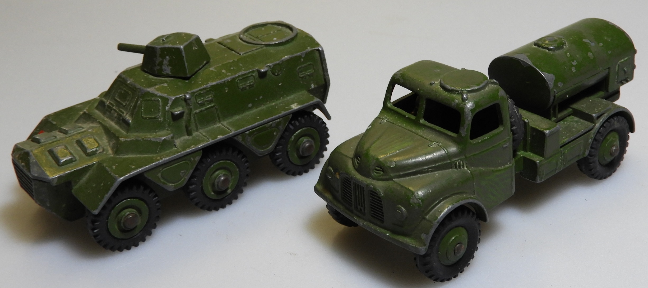 DINKY 676 ARMOURED PERSONNEL CARRIER + 643 ARMY WATER TANKER ORIGINAL PAINT