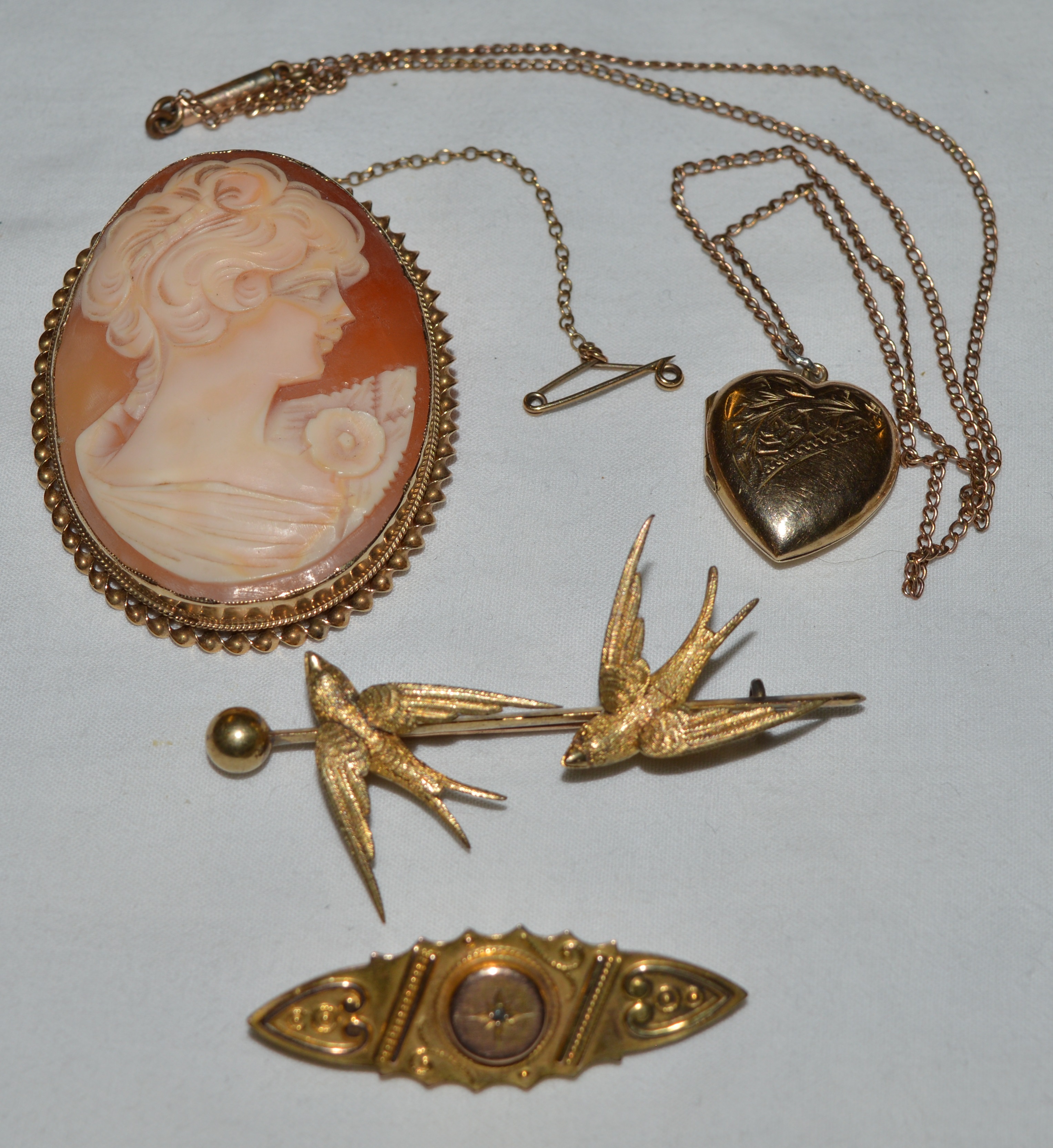 9CT GOLD CAMEO BROOCH, 9CT HAIR LOCKET BAR BROOCH, SWALLOW BAR BROOCH, HELBROS WRISTWATCH & 9CT GOLD