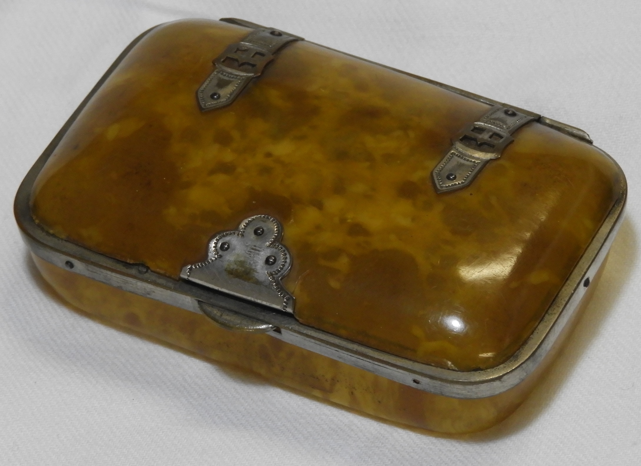 EARLY PLASTIC & METAL LIDDED BOX 3.5'x2.25'