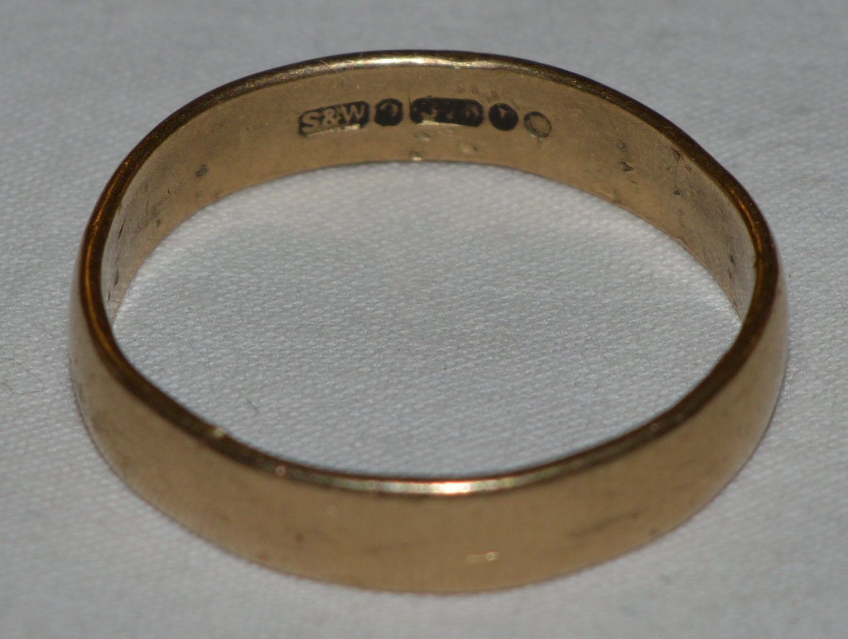 9CT GOLD BAND RING 2.93g