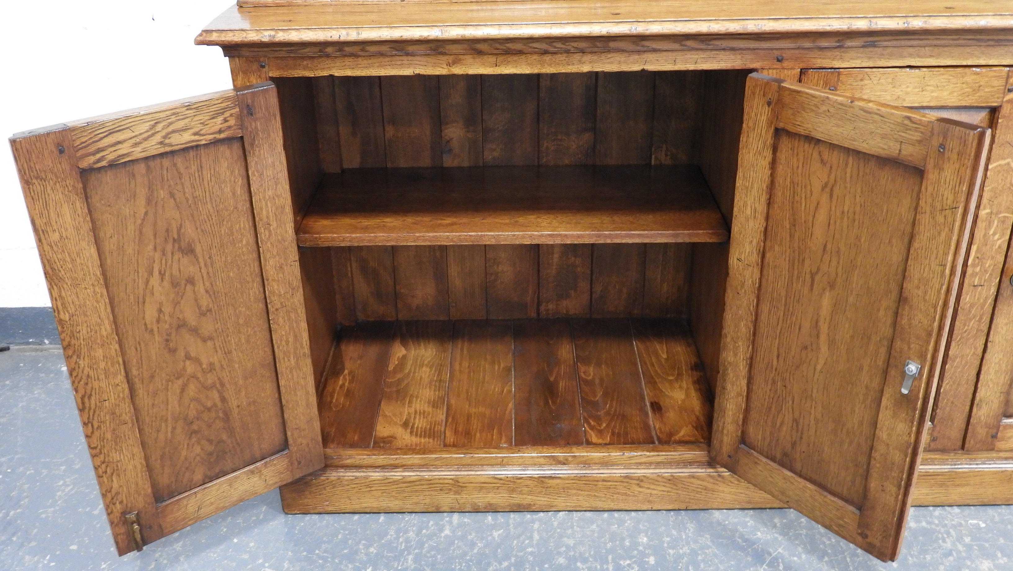 OAK LIBRARY BOOKCASE CUPBOARD 80” high x 59” wide x 20” deep - Bild 4 aus 5