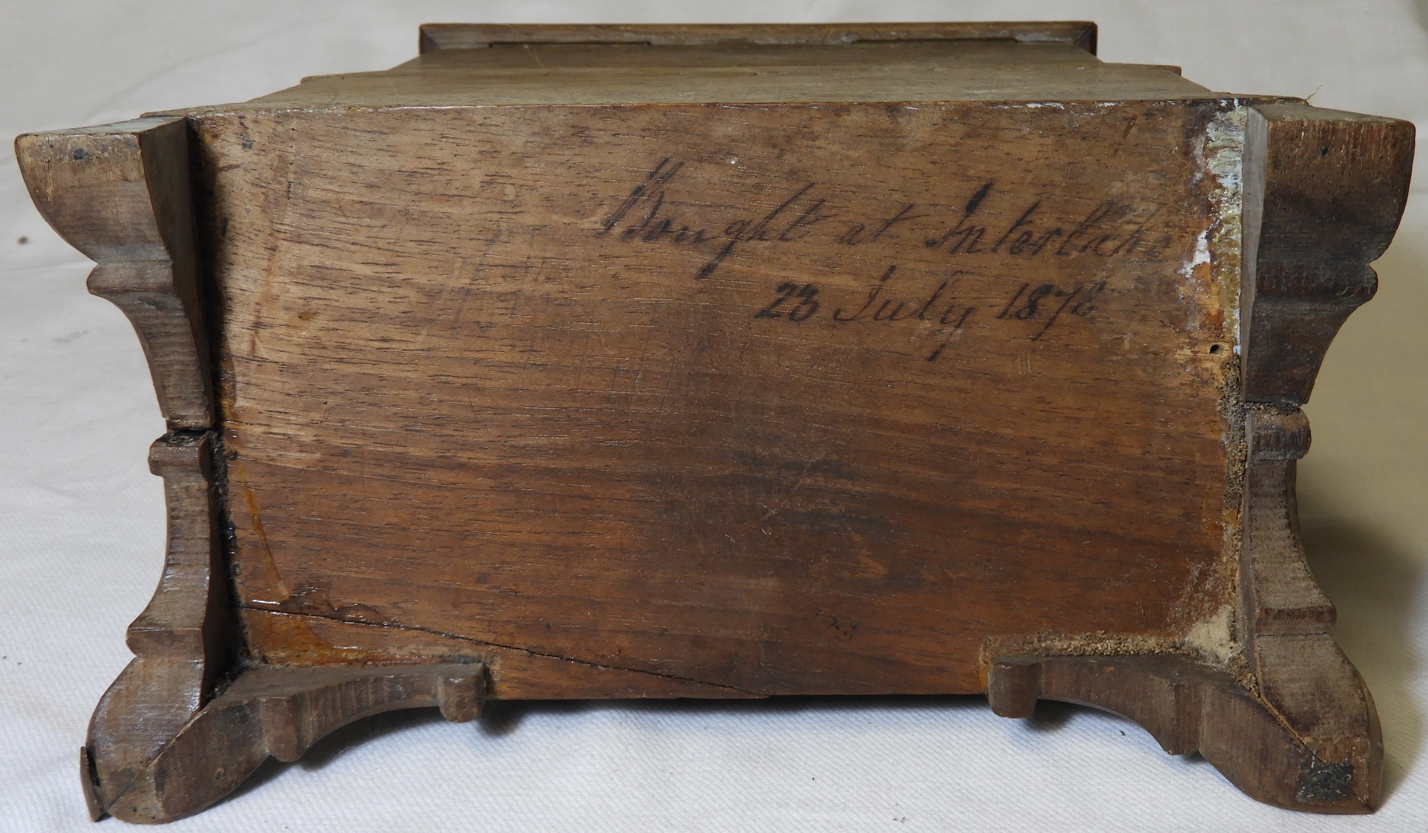 BLACK FOREST CARVED TABLE BOX ENSCRIBED TO BASE INTERLAKEN 1878 - Bild 2 aus 3