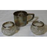 SILVER PAIR RIMMED GLASS SALTS & STERLING MUG 65.5G