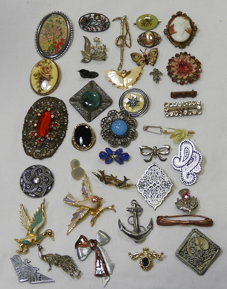 DRESS BROOCHES & SCARF RINGS