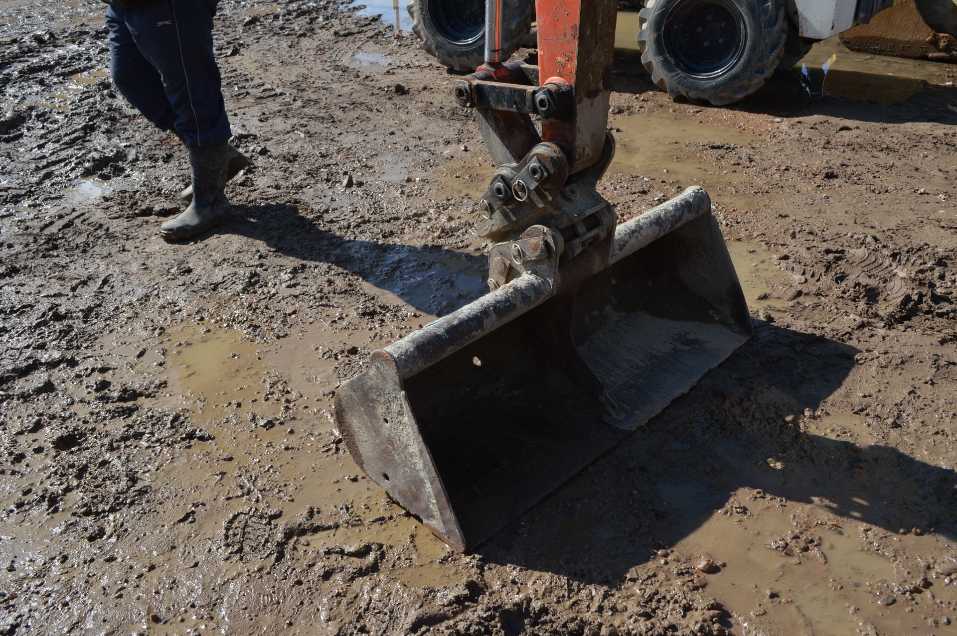 Kubota 2.8t Rubber Tracked Excavator with Blade - Image 15 of 29