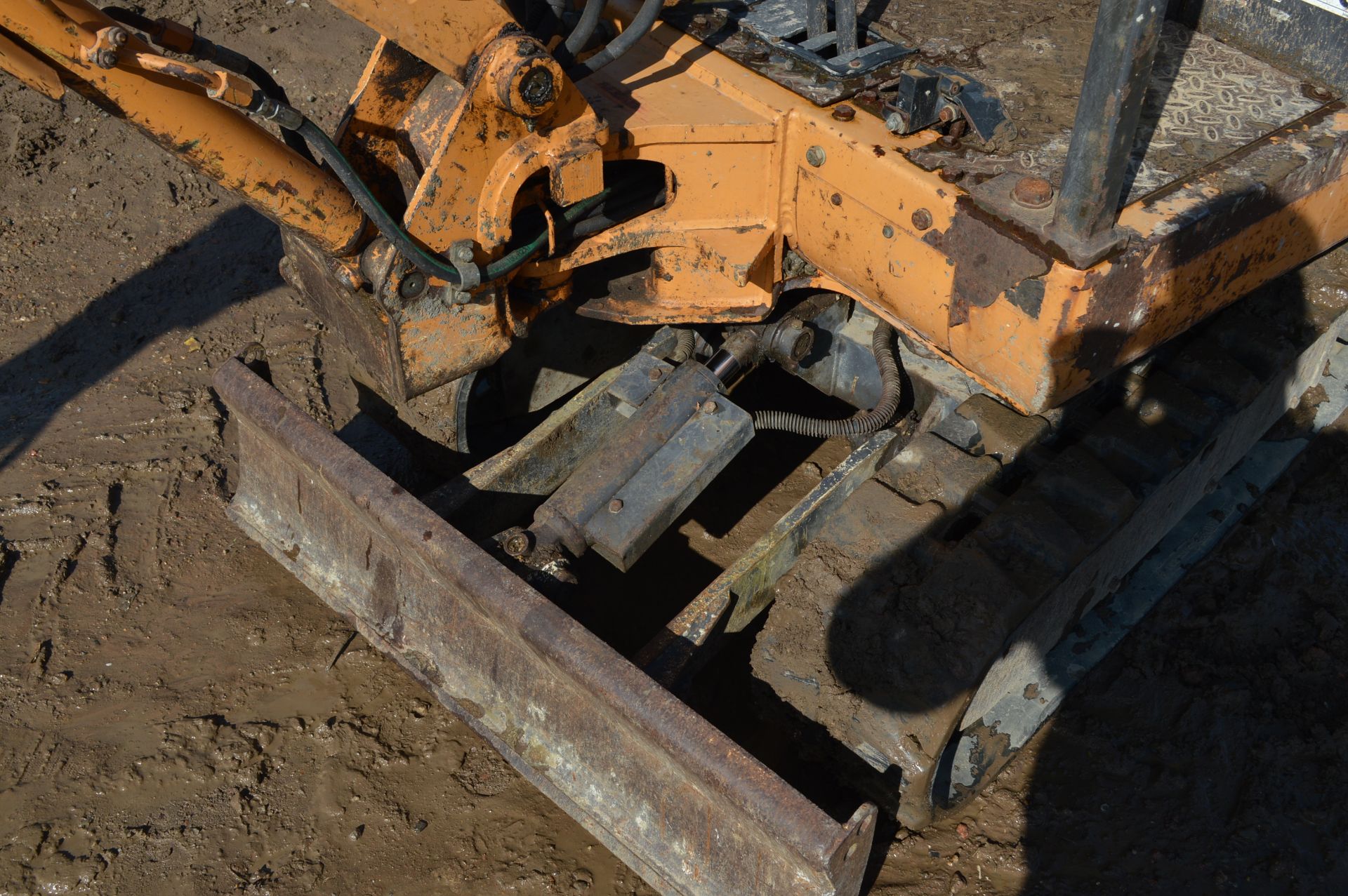 Case 1.5t Rubber Tracked Excavator with Blade - Image 25 of 26
