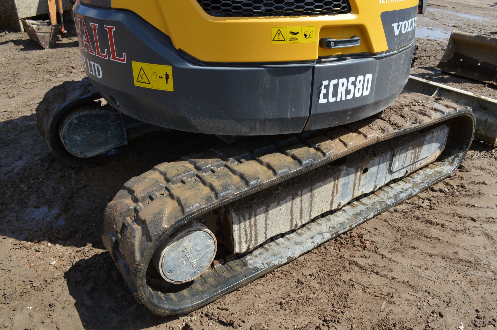 Volvo ECR58D Excavator with 4 Buckets (2014) - Image 10 of 32