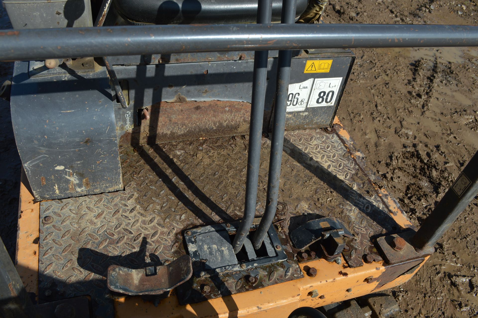 Case 1.5t Rubber Tracked Excavator with Blade - Image 14 of 26