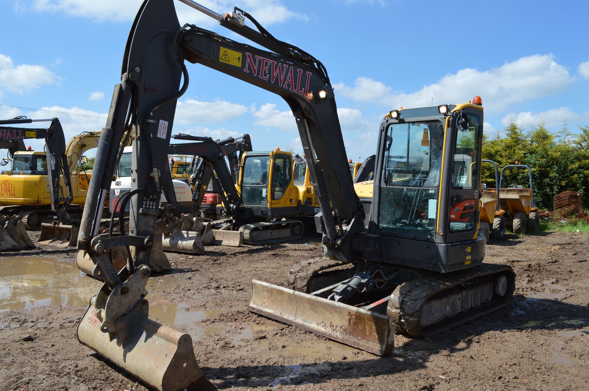 Volvo ECR58D Excavator with 4 Buckets (2014) - Image 2 of 32