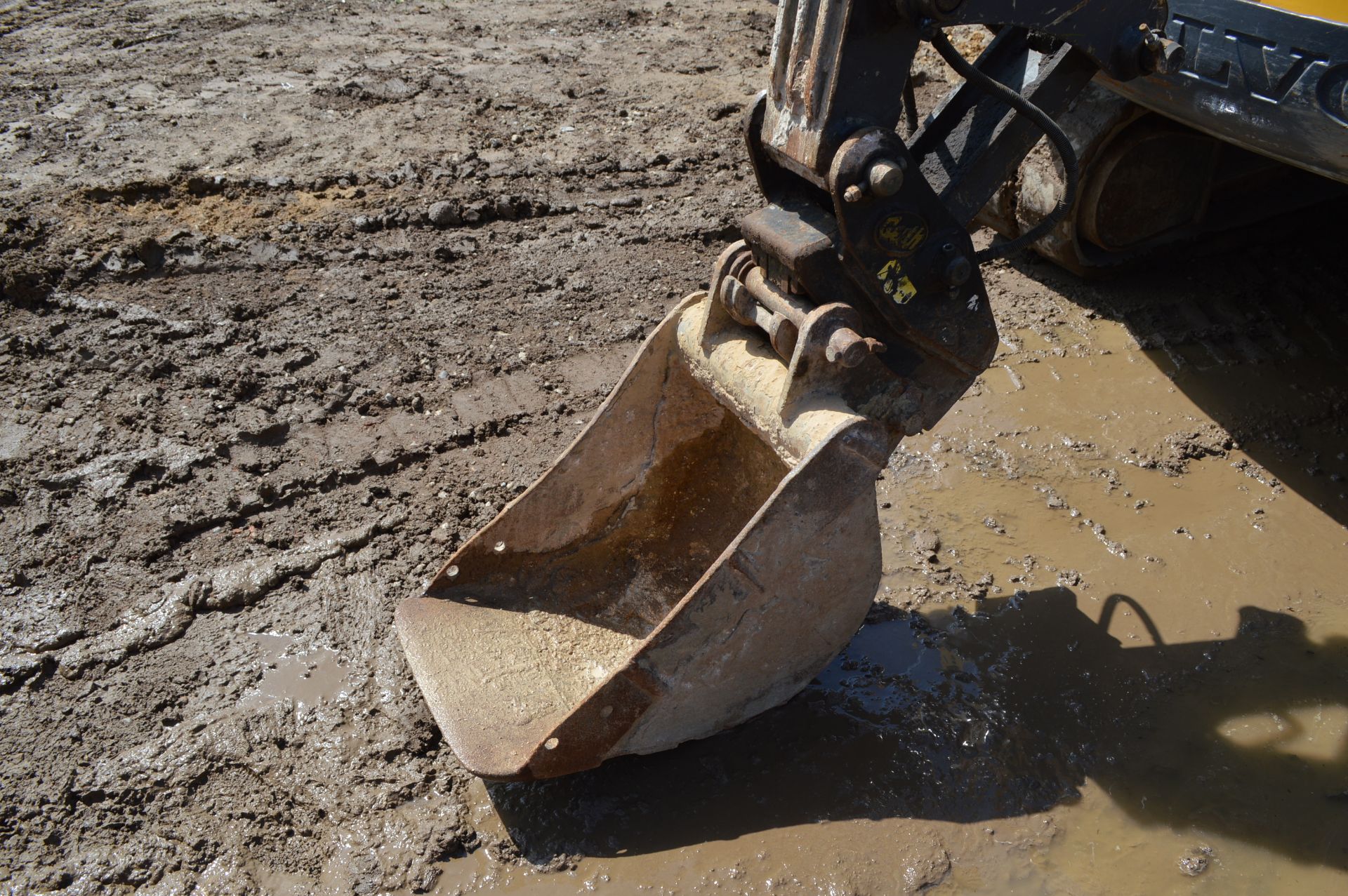 Volvo 5t Rubber Tracked Excavator with Blade, Quic - Image 3 of 37