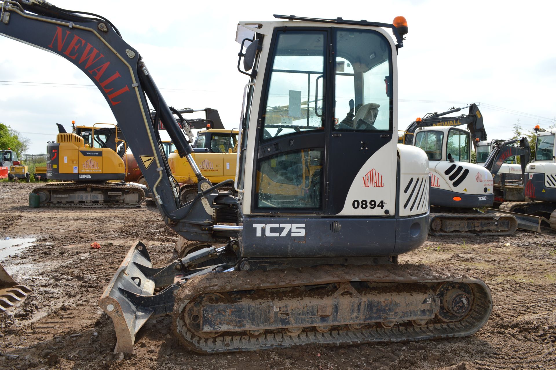 Terex 7.5t Rubber Tracked Excavator with Blade, Qu - Image 7 of 32