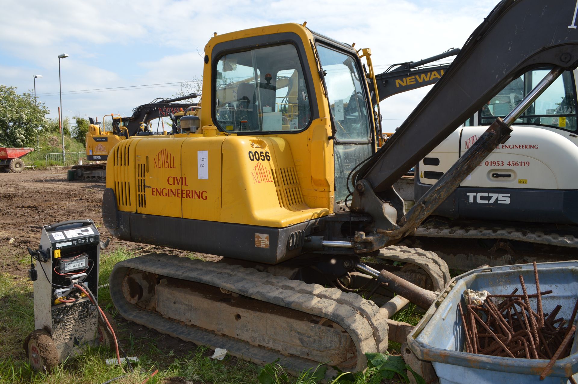 Volvo 5t Rubber Tracked Excavator with Blade, Quic - Image 2 of 19
