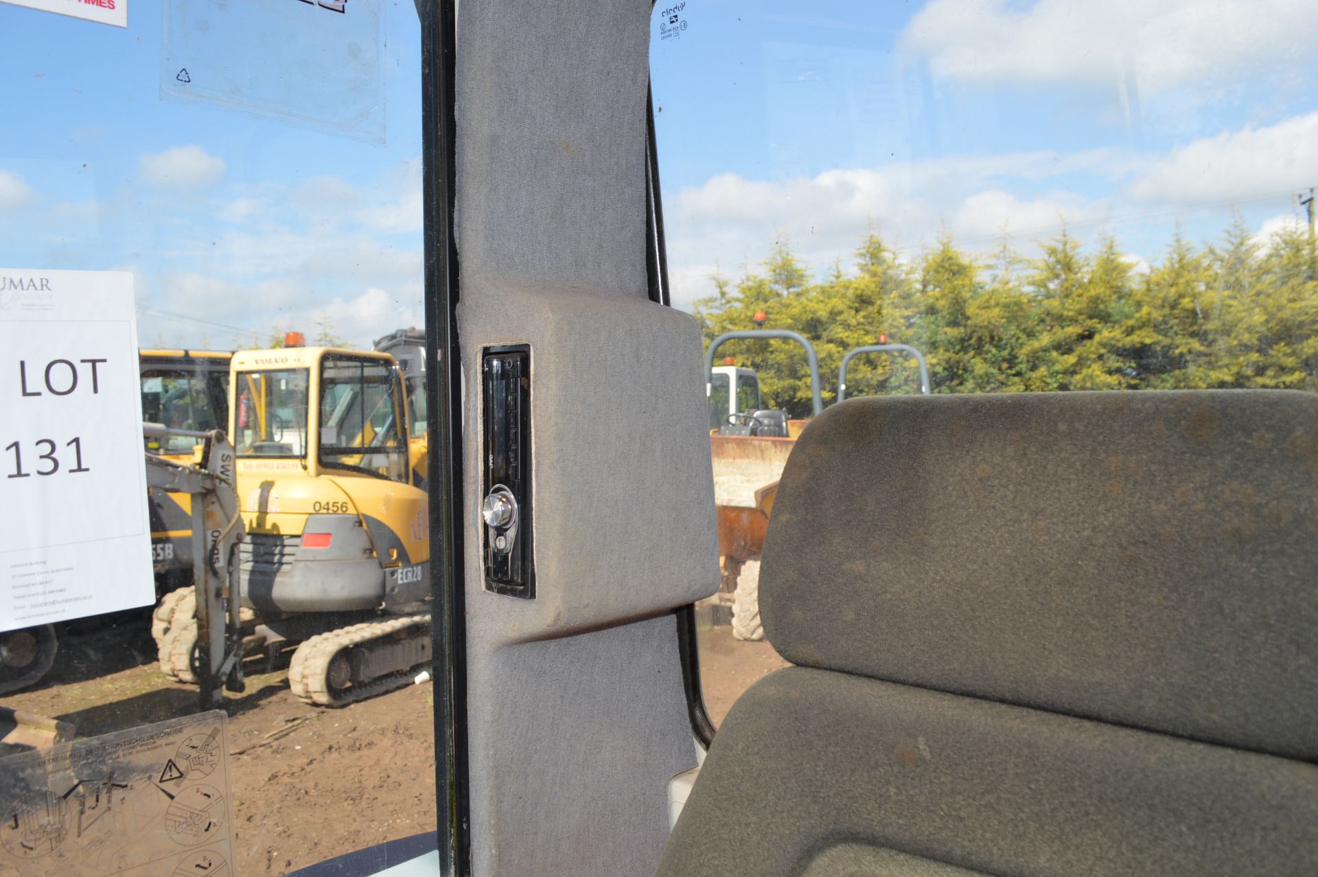 Kubota 2.8t Rubber Tracked Excavator with Blade - Image 28 of 29