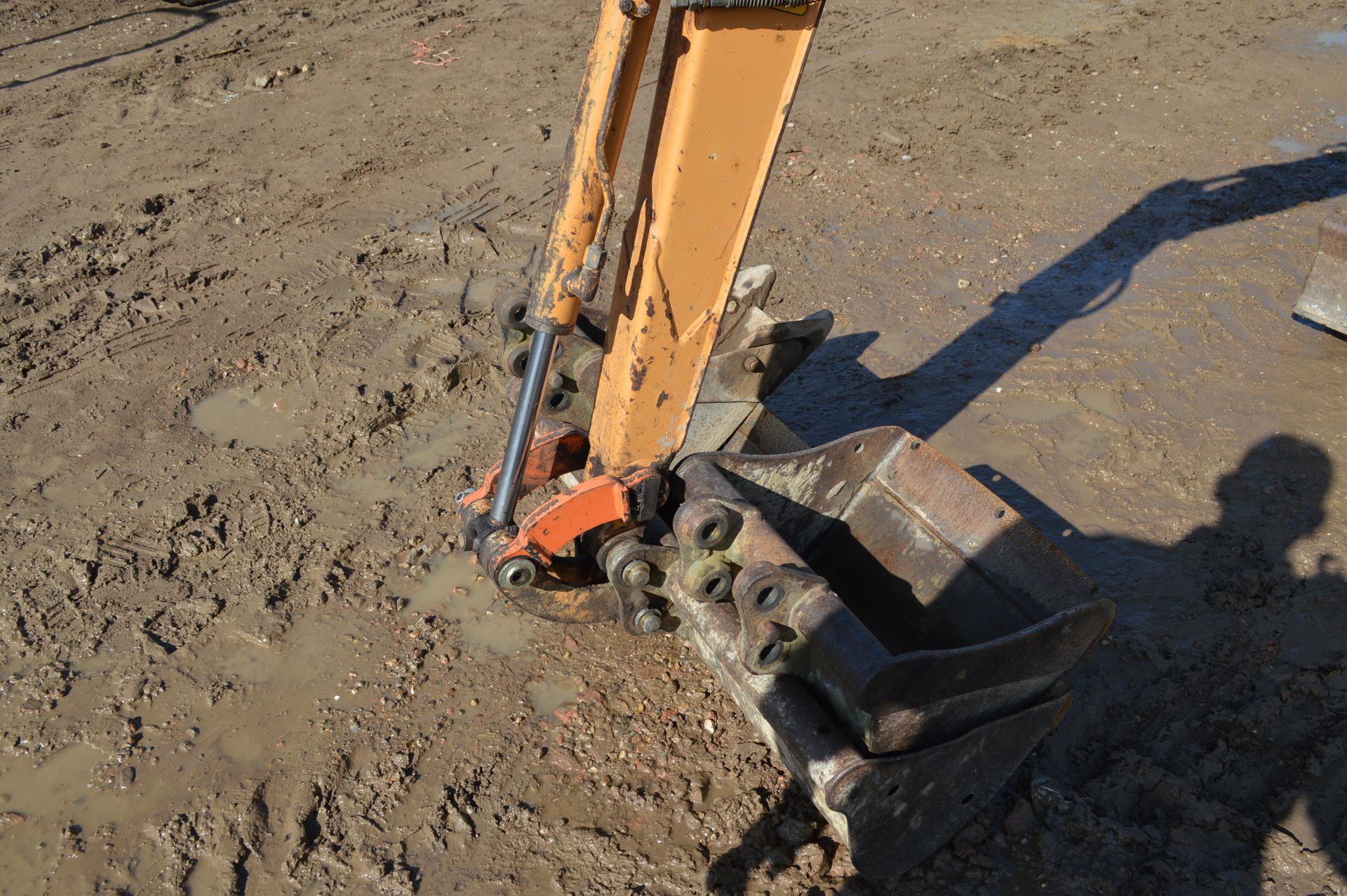 Case 1.5t Rubber Tracked Excavator with Blade - Image 21 of 26