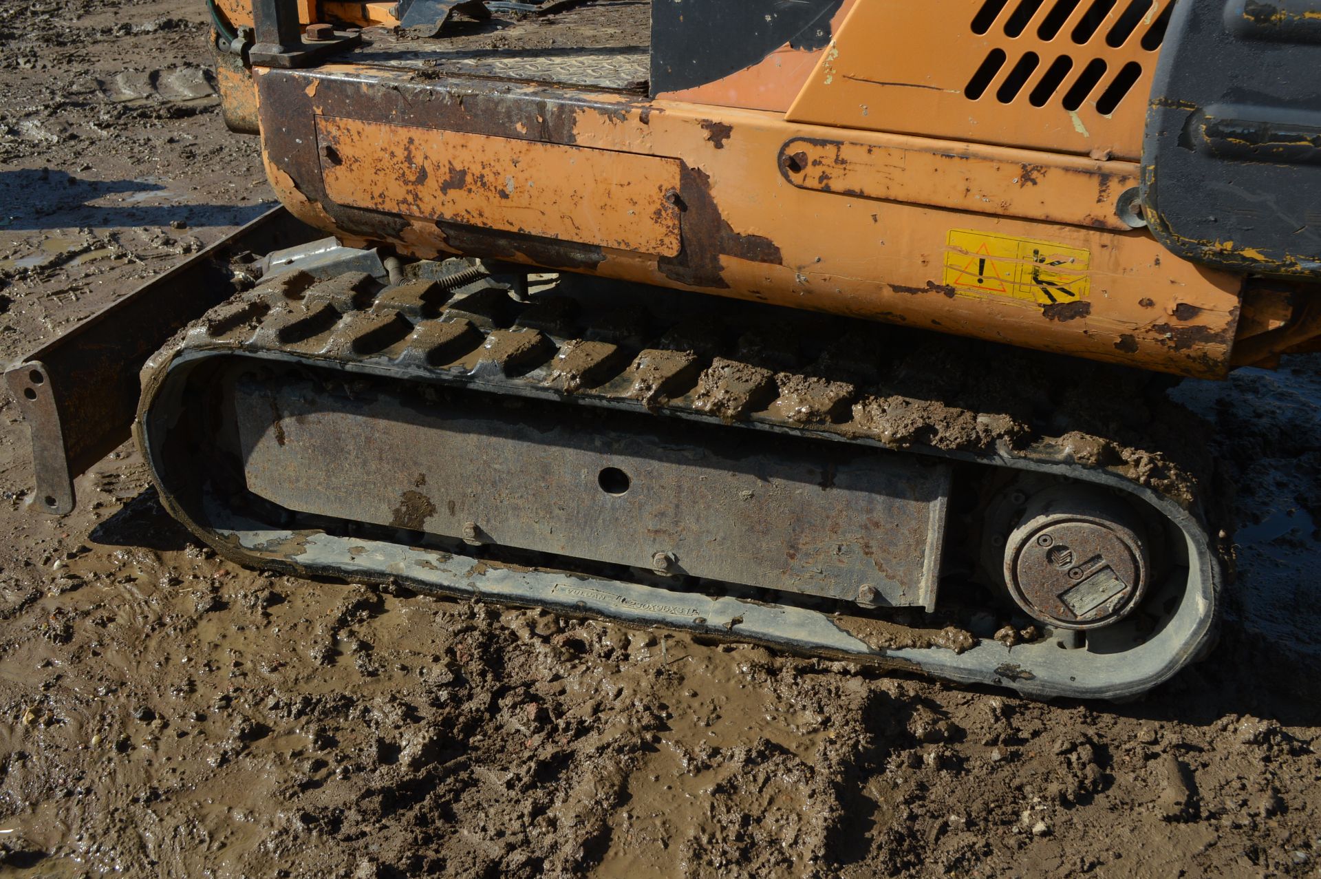 Case 1.5t Rubber Tracked Excavator with Blade - Image 7 of 26