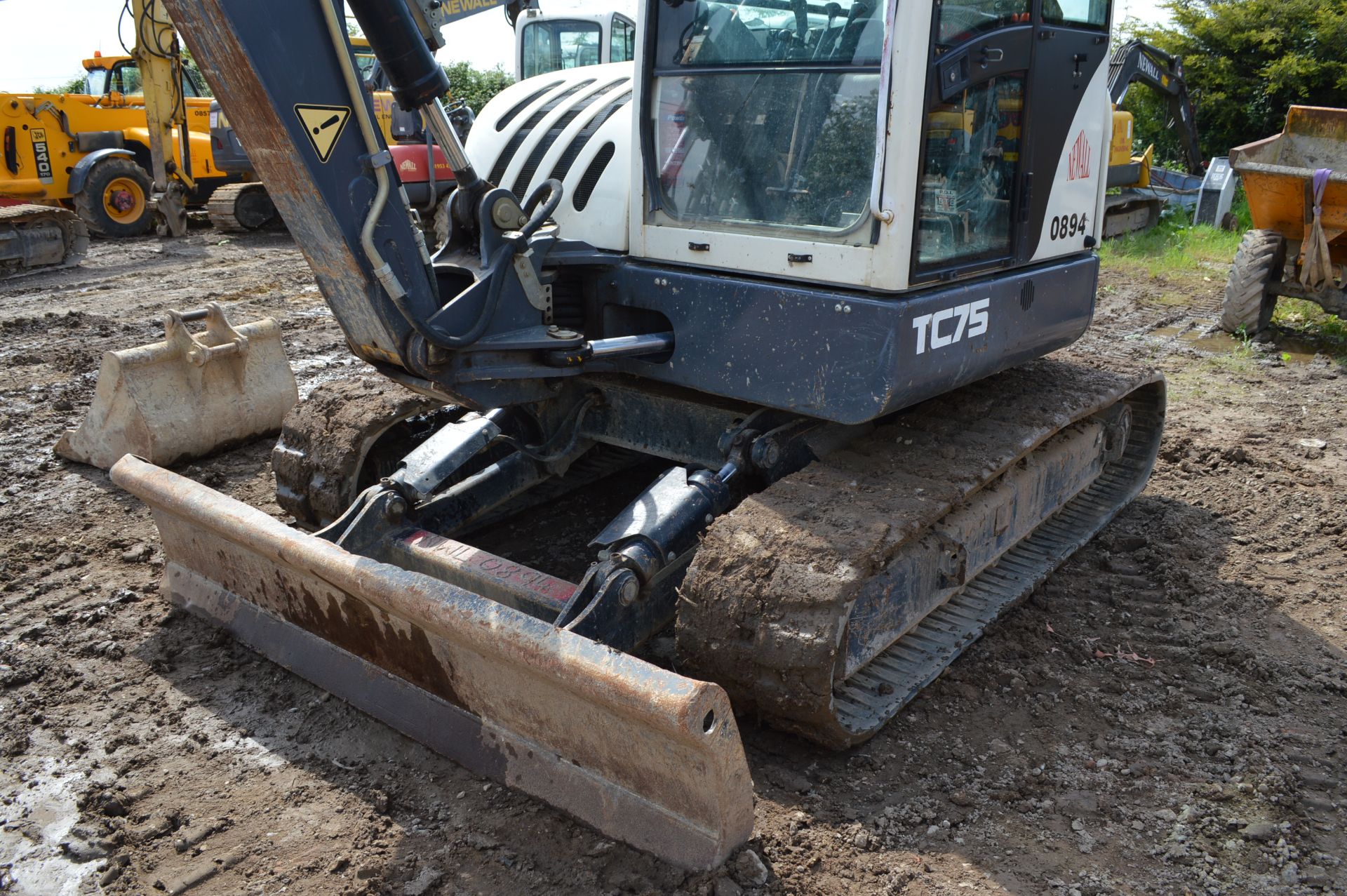 Terex 7.5t Rubber Tracked Excavator with Blade, Qu - Image 5 of 32