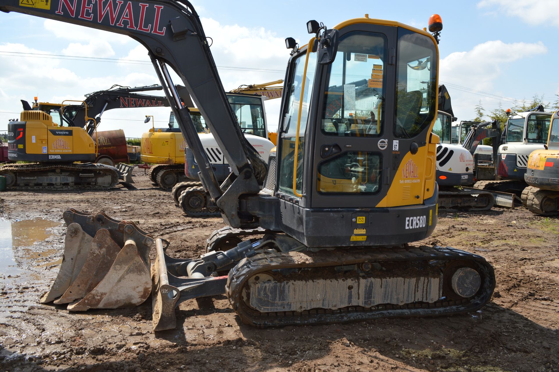 Volvo ECR58D Excavator (2014) - Image 4 of 32