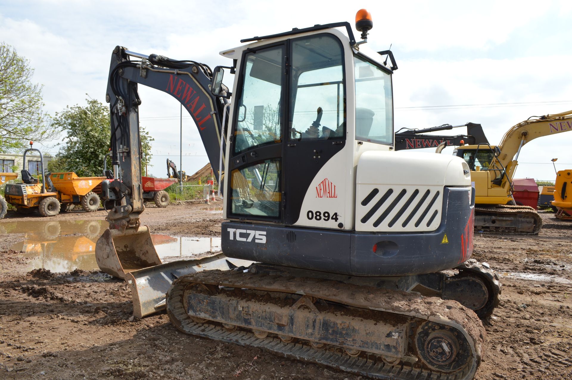 Terex 7.5t Rubber Tracked Excavator with Blade, Qu - Image 8 of 32