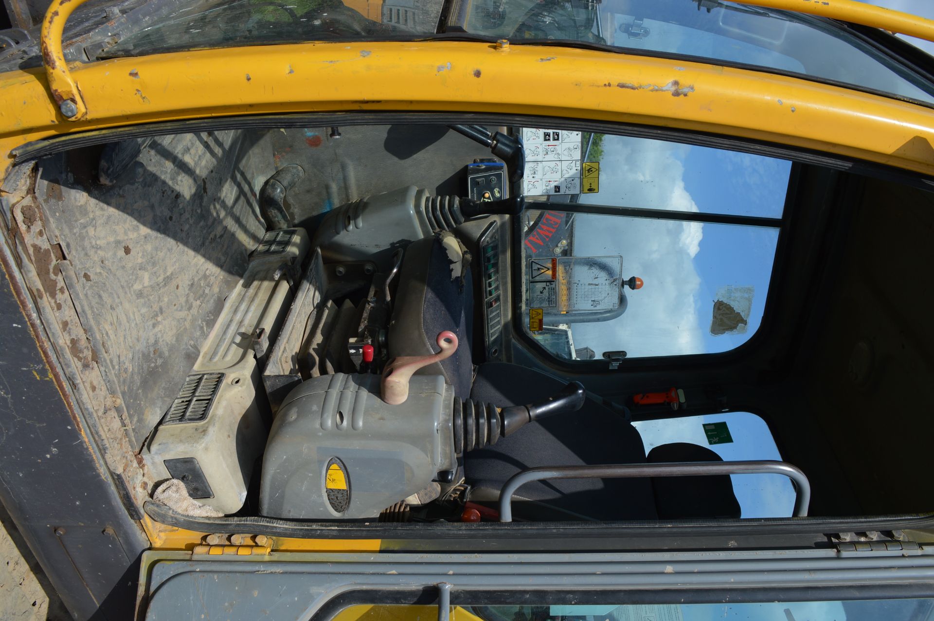 Volvo 5t Rubber Tracked Excavator with Blade, Quic - Image 12 of 19