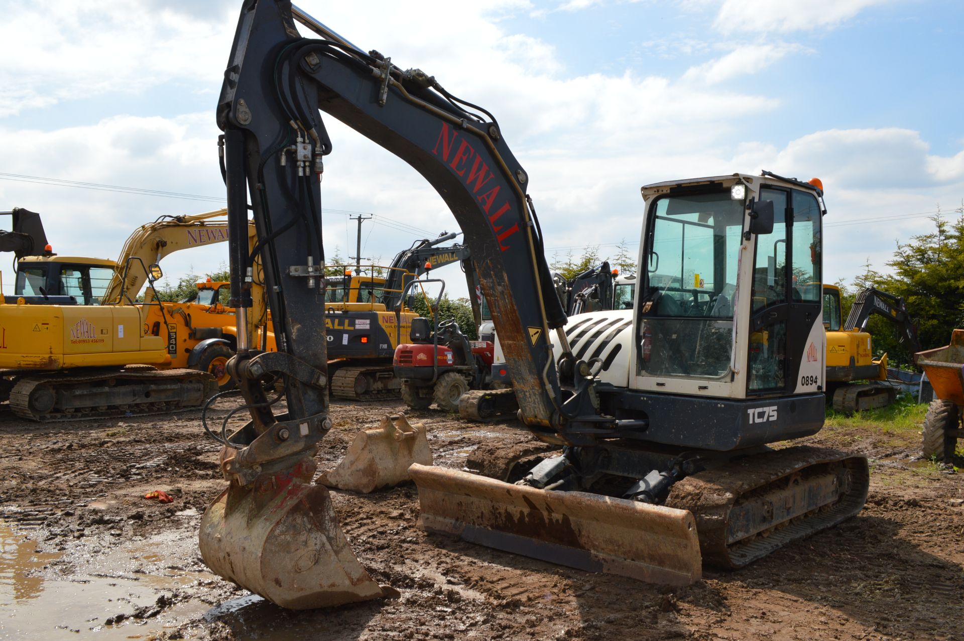 Terex 7.5t Rubber Tracked Excavator with Blade, Qu - Image 2 of 32