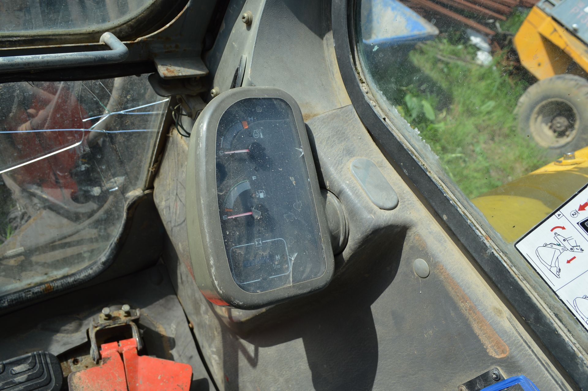 Volvo 5t Rubber Tracked Excavator with Blade, Quic - Image 16 of 19