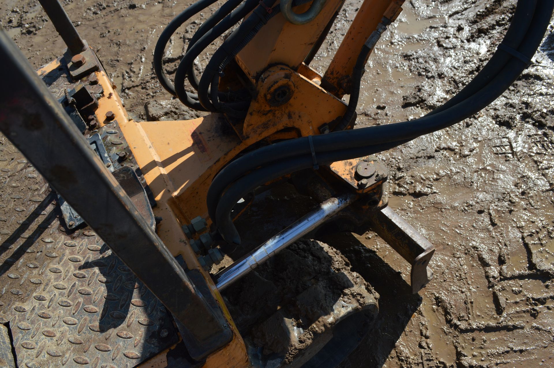 Case 1.5t Rubber Tracked Excavator with Blade - Image 15 of 26