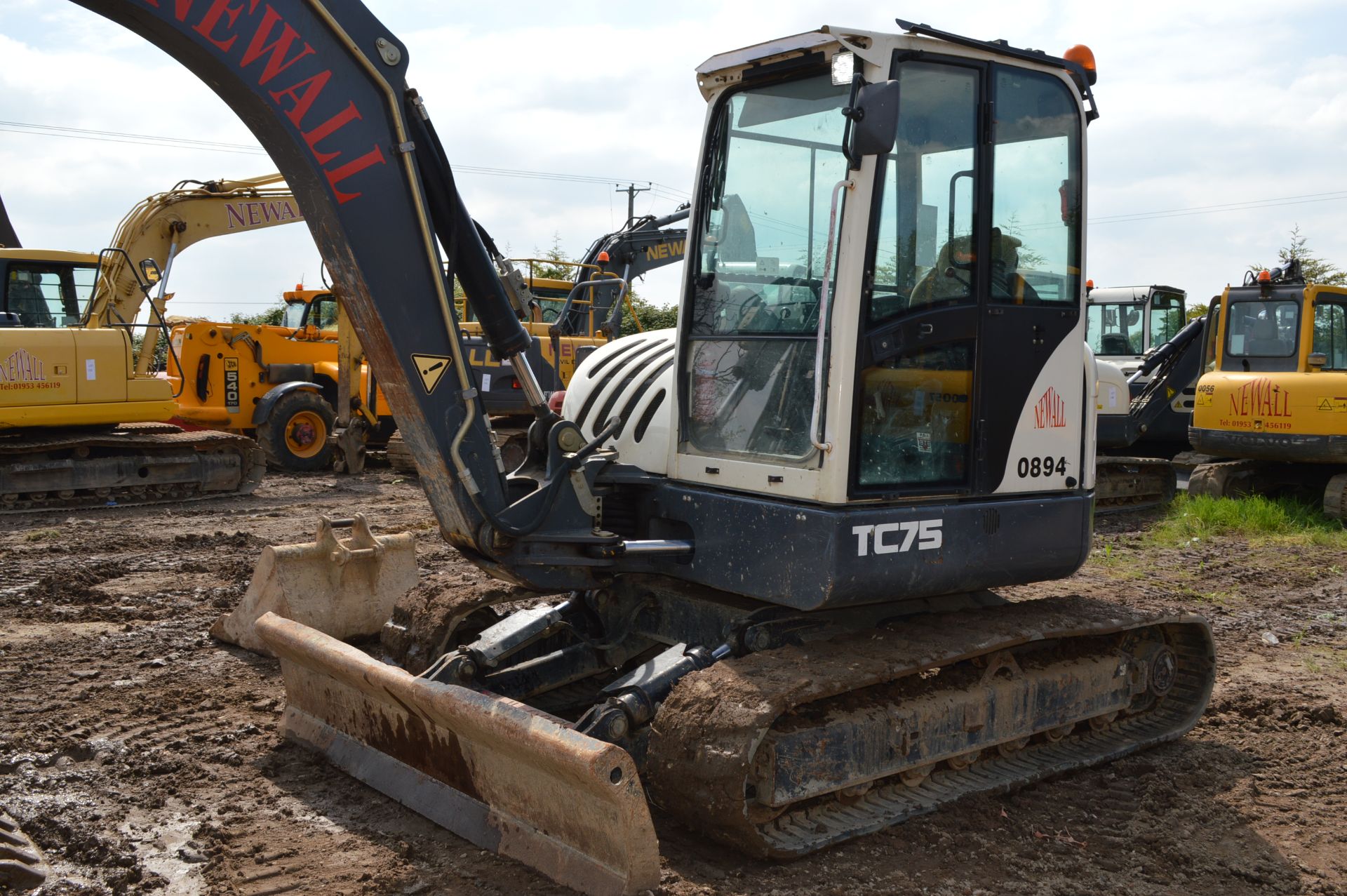 Terex 7.5t Rubber Tracked Excavator with Blade, Qu - Image 4 of 32