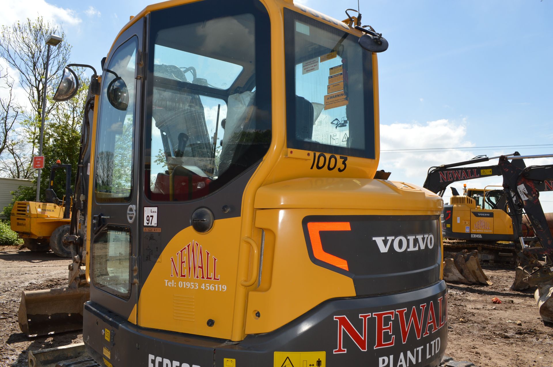 Volvo ECR58D Excavator with 4 Buckets (2014) - Image 8 of 32