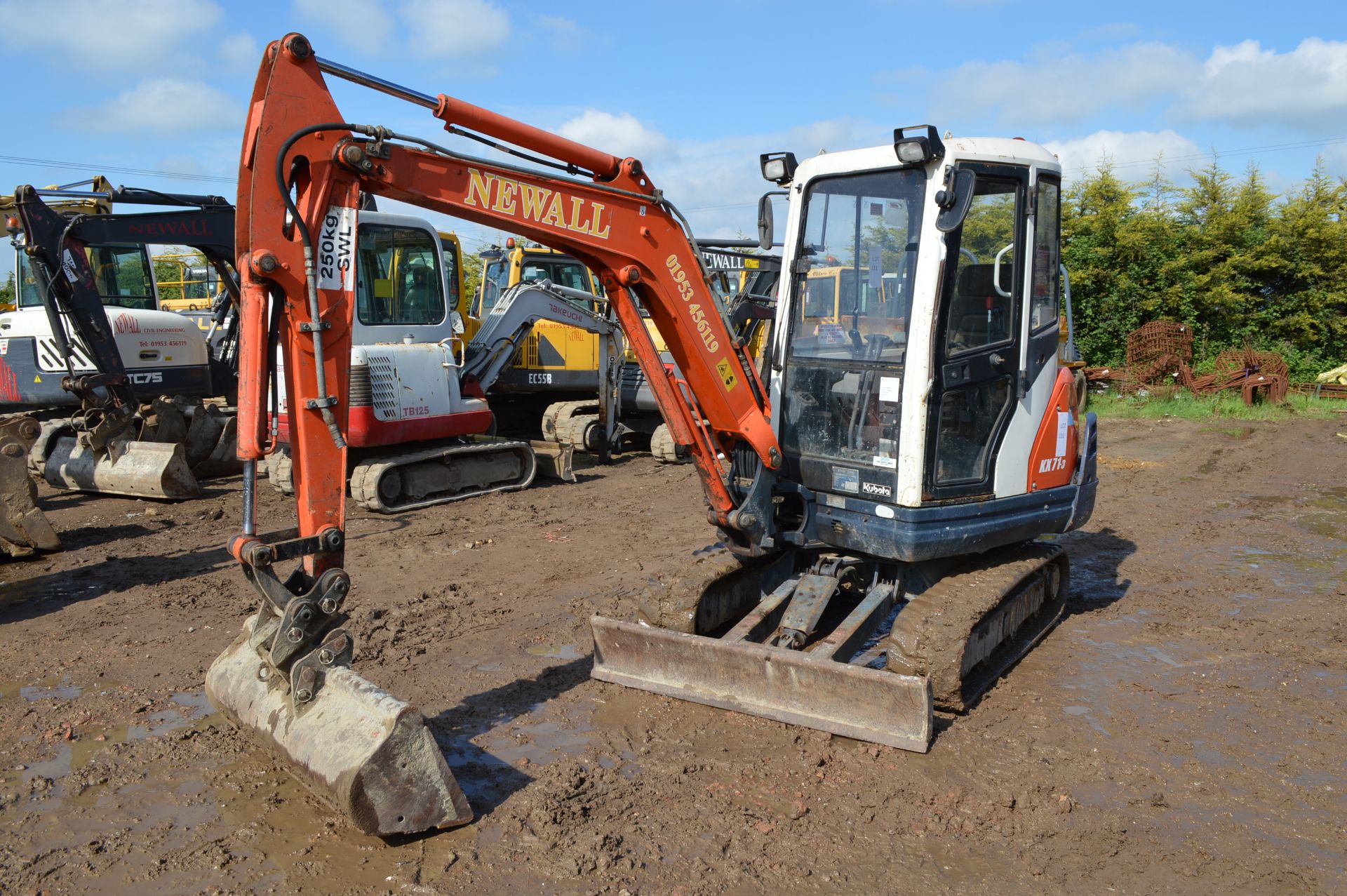 Kubota 2.8t Rubber Tracked Excavator with Blade - Image 2 of 29