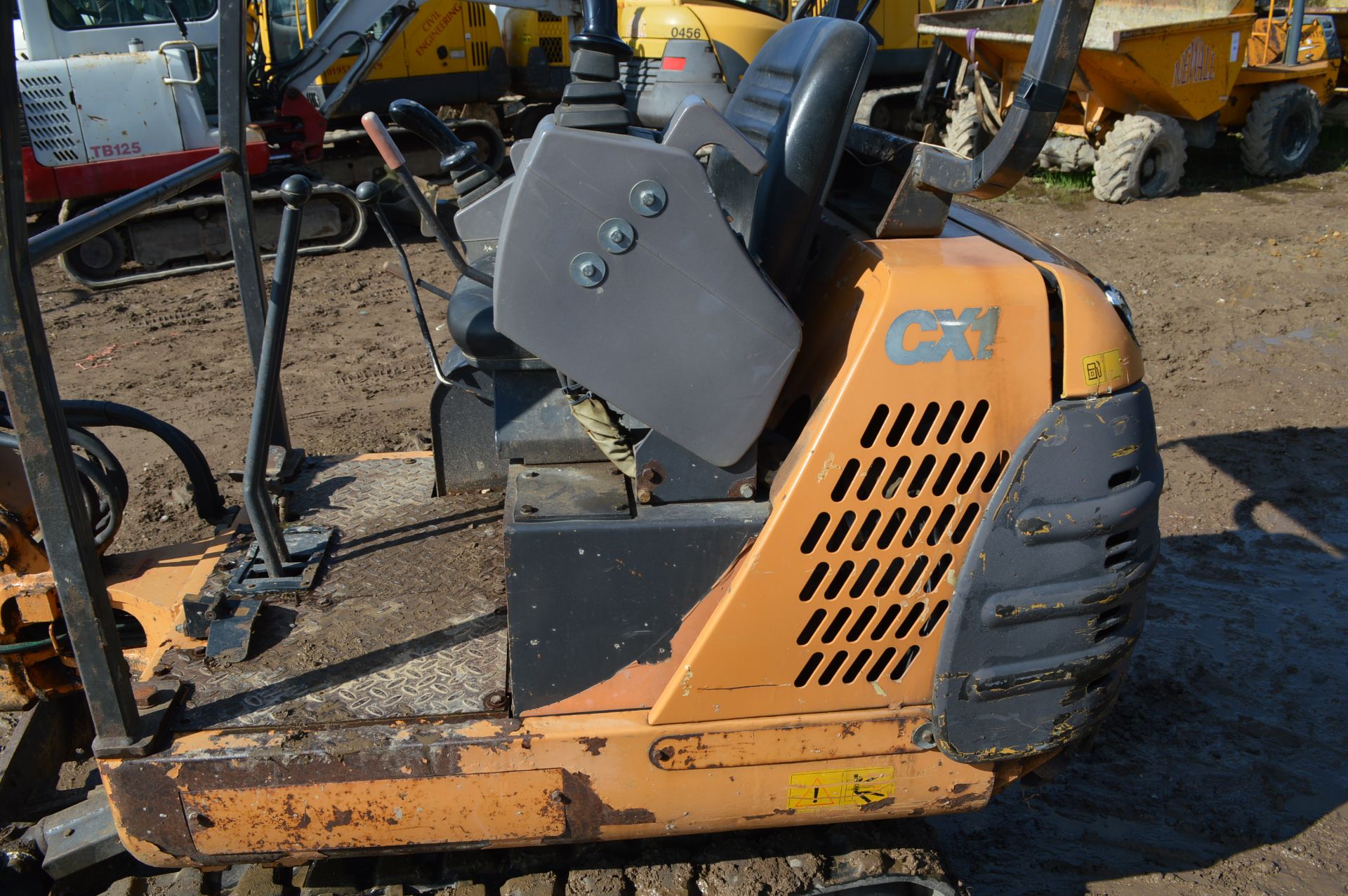 Case 1.5t Rubber Tracked Excavator with Blade - Image 22 of 26