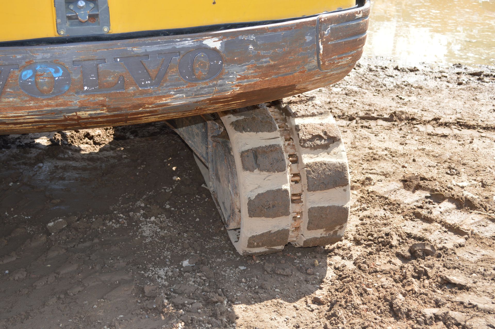 Volvo 5t Rubber Tracked Excavator with Blade, Quic - Image 15 of 37