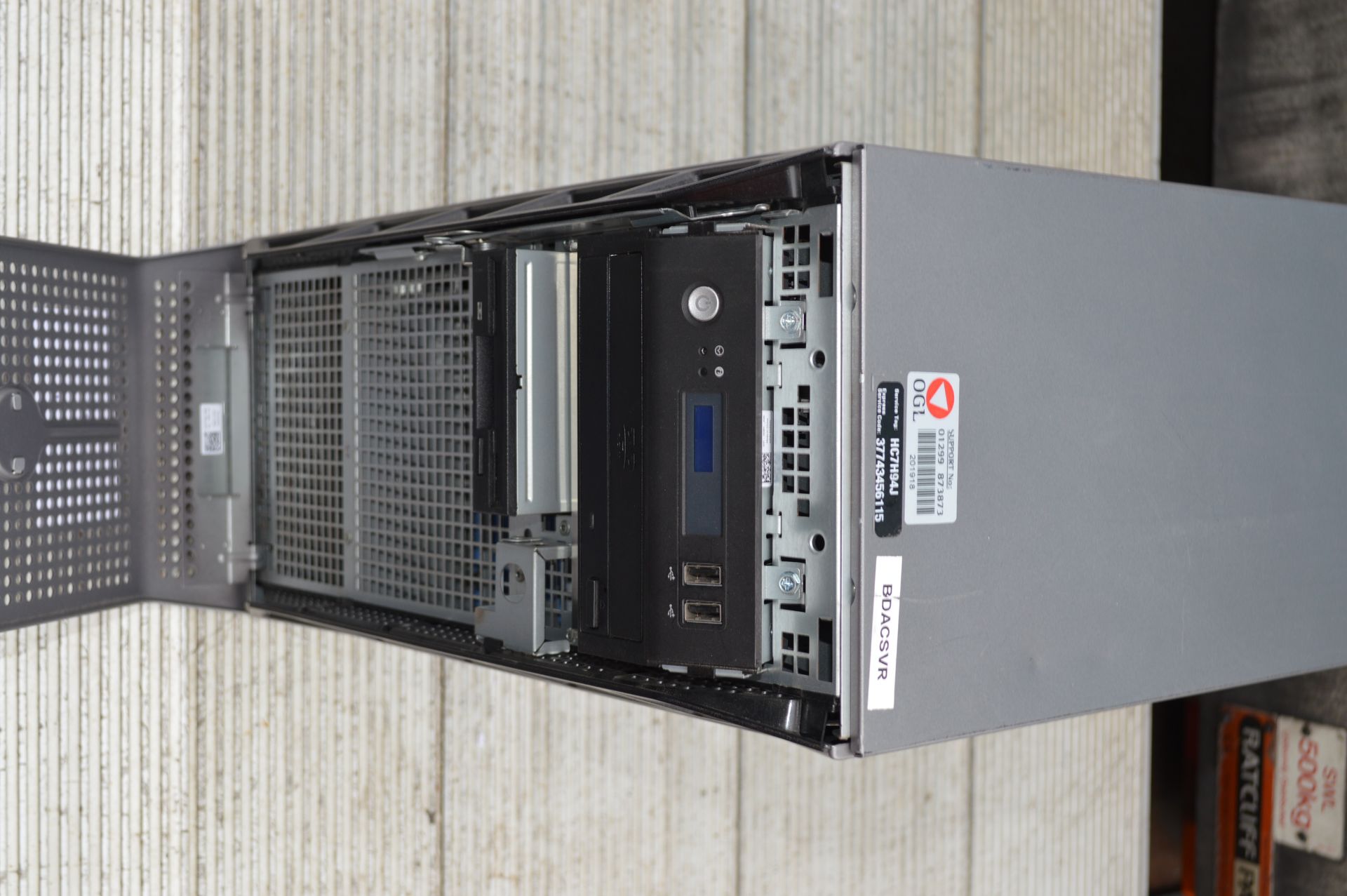 Dell Poweredge T300 MMU Towerserver 2: Cheetah 15K 3009BGCSi Drive (please note: this item is - Image 5 of 5
