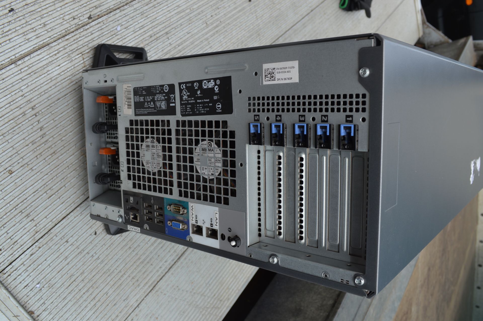 Dell Poweredge T610 E035 Towerserver with 2: 15K 146GB Drives 2: 10K 600GB Drives (please note: this - Image 4 of 10