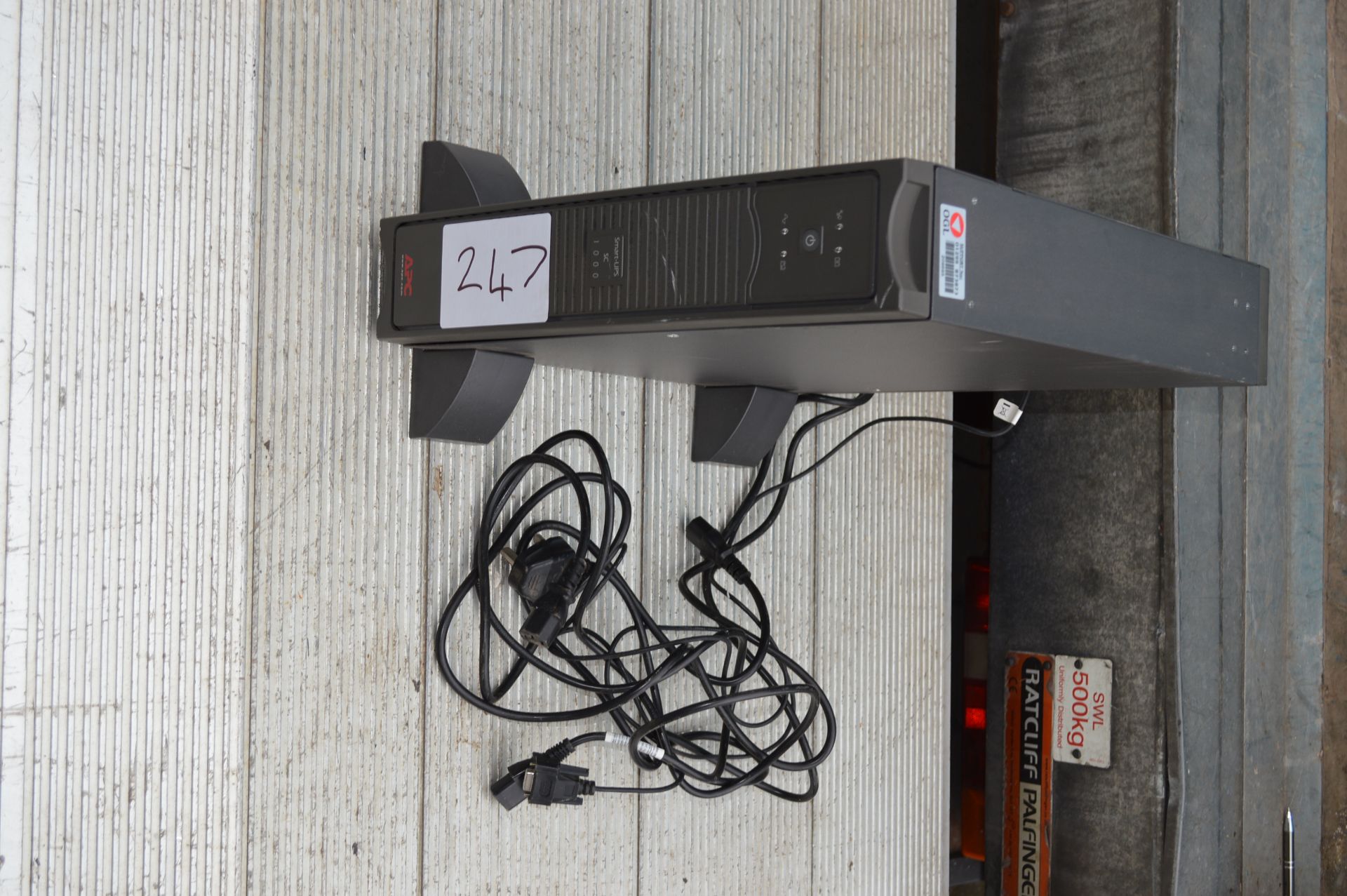 APC Smart UP5 SC1000 Uninterupted Powersource with attached Cables (please note: this item is